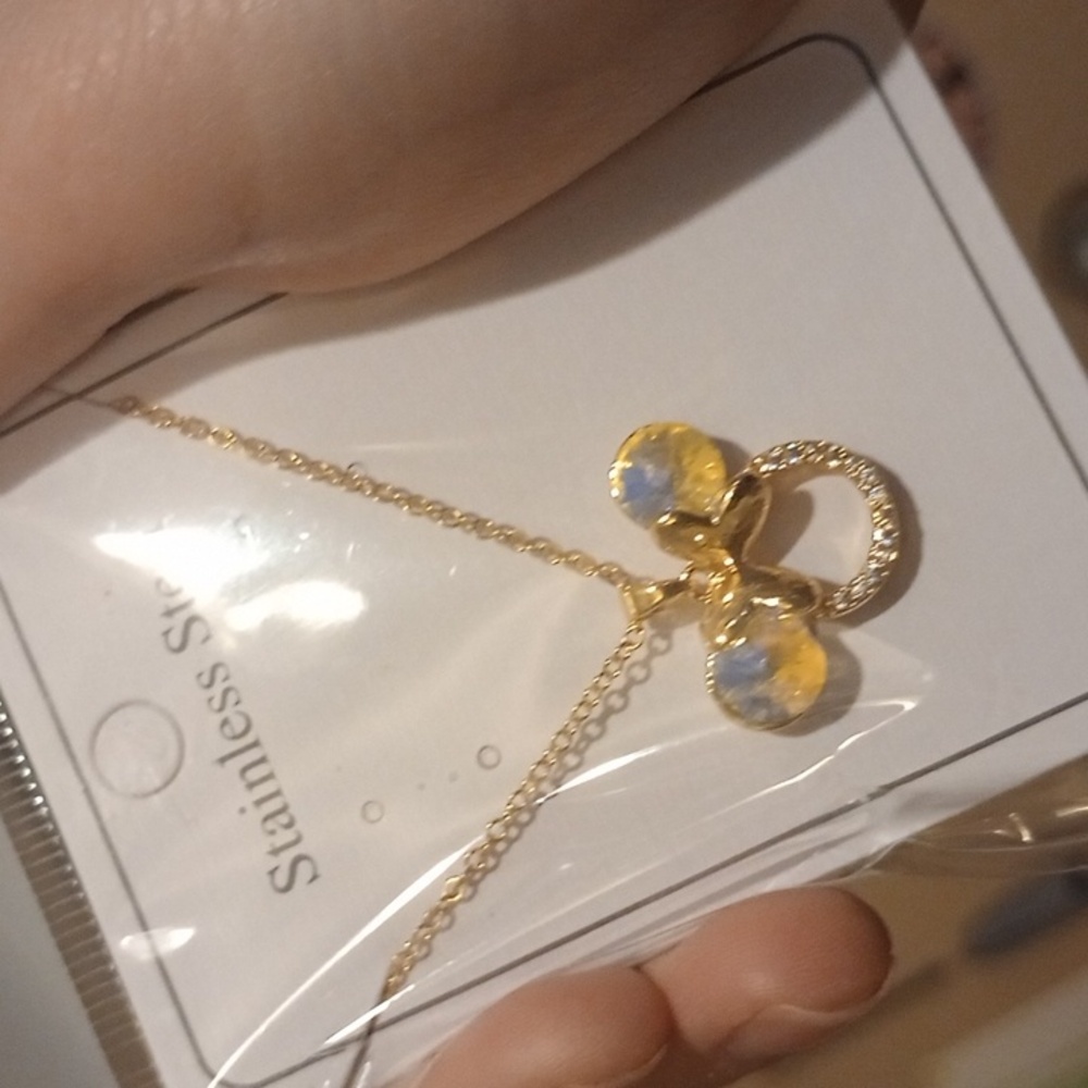 ♥️Elegant Gold and White Crystal Minnie Mouse Inspired Necklace 🤍